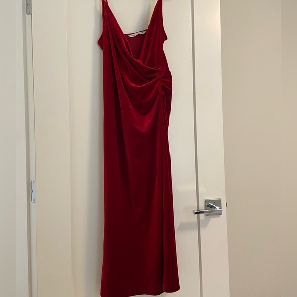 ZARA red velvet pleated midi dress in US S - Picture 3 of 6